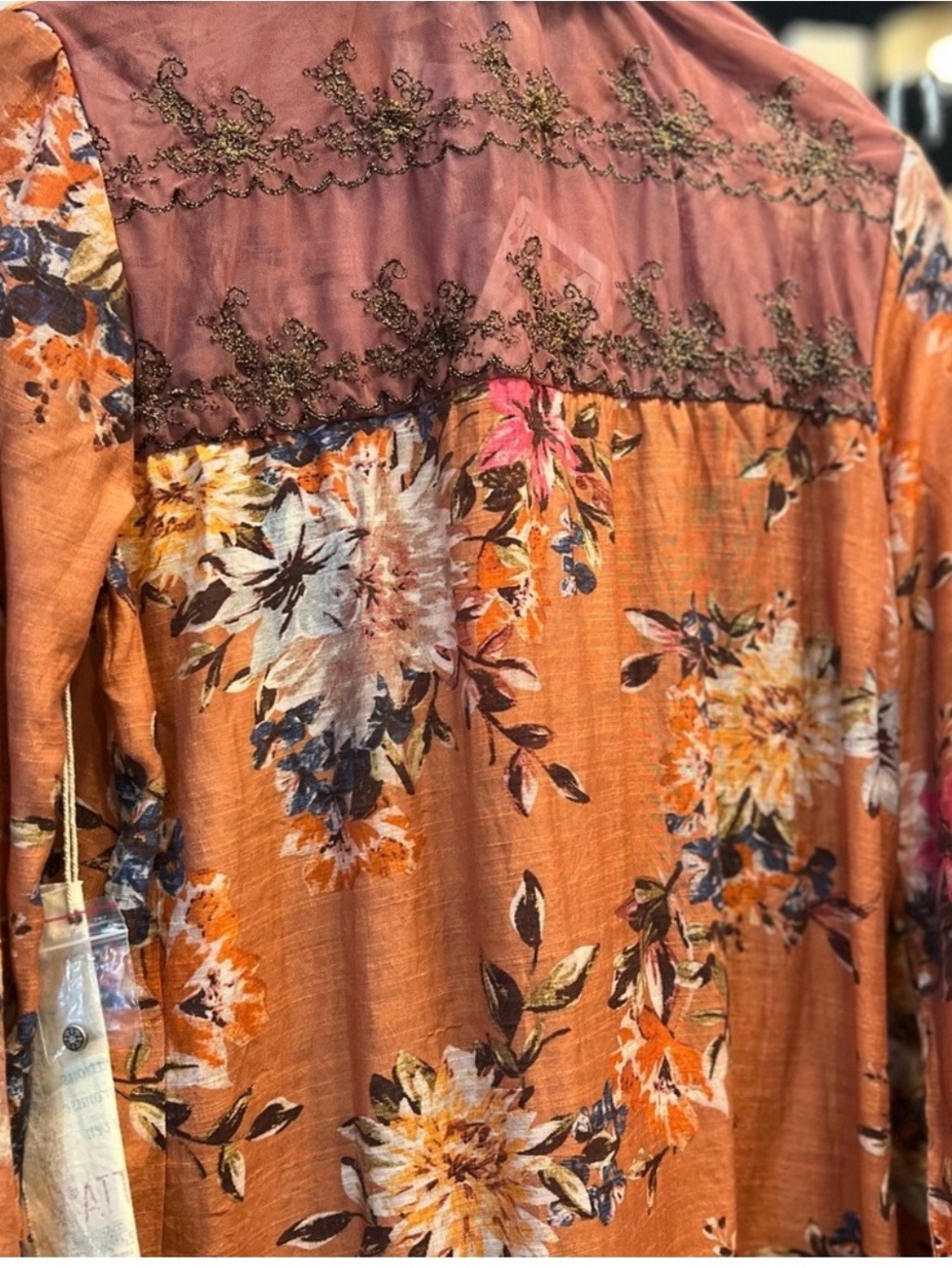 Arrata Silent Journey Mulitcolor Gardenia Embroidered Floral Blouse NWT - Picture 6 of 7